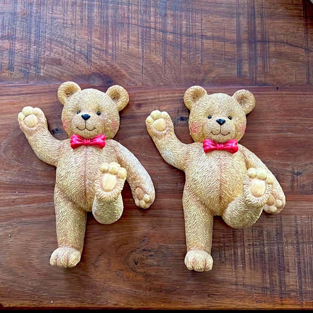 Wall hangers! Two cute bears ideal for a baby bedroom!